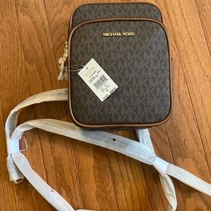 Michael Kors Jet Set Travel Crossbody Purse